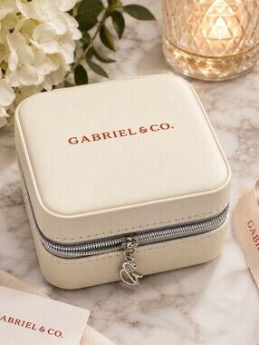 GABRIEL & CO. Cream Jewelry Travel Case